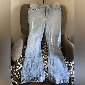 Kimes Jennifer. Distressed. 12/32